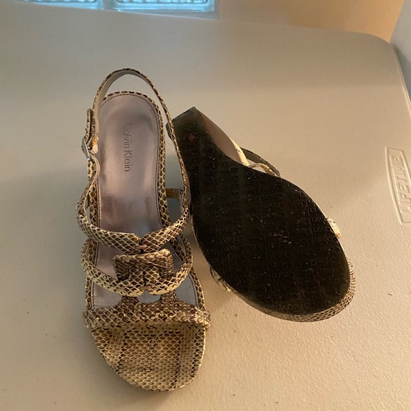 Calvin Klein sandals, snake print, size 6 - Picture 5 of 6